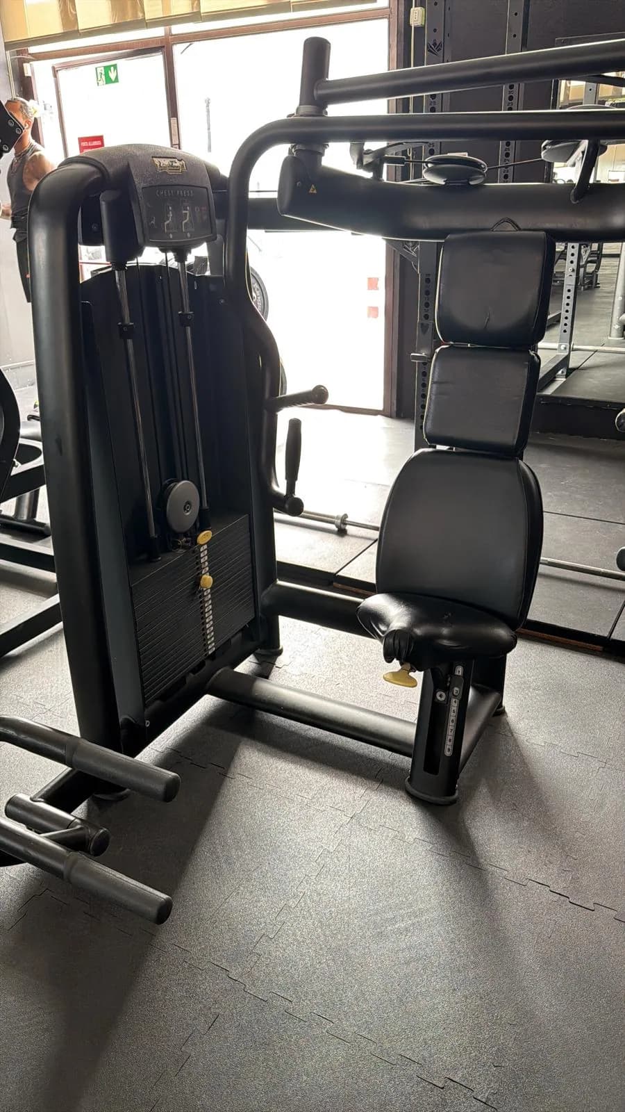 La chest press della sala isotonica