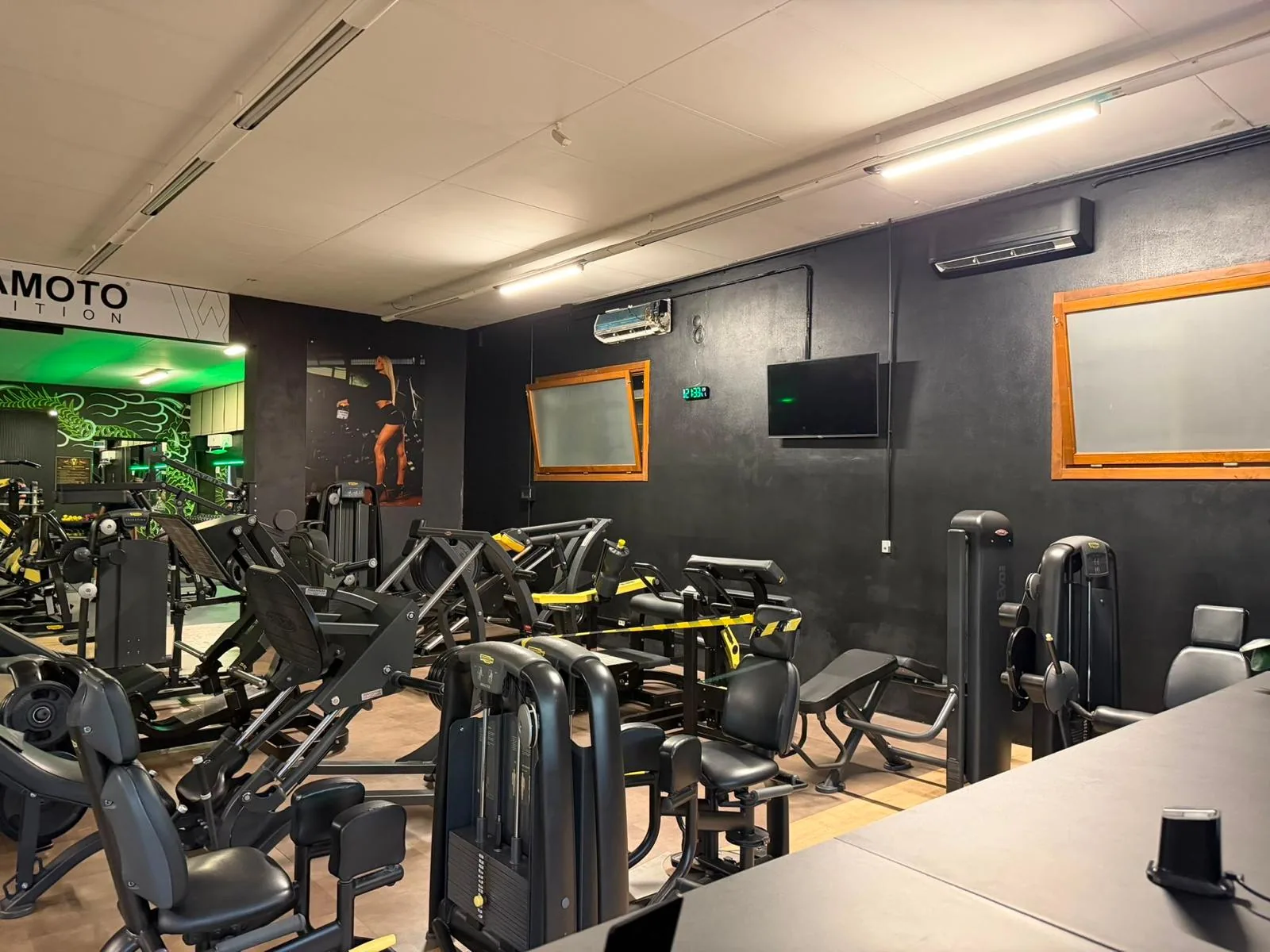 Isotoniche e cardio nella sala principale